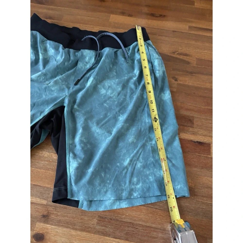 Lululemon Men's Shorts Size Large Pace Breaker 9